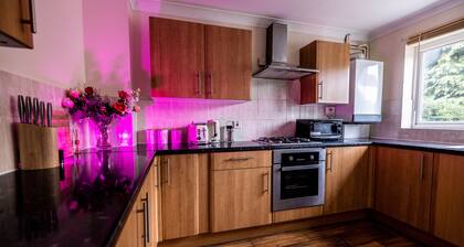 3 bedrooms house,sofa bed, bbq stove,back garden