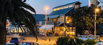Magic Sunsets & Waterfront Views Apartment