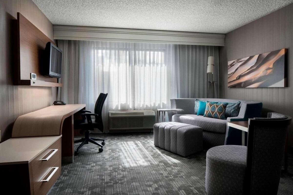 Comfort and Convenience! Four Relaxing Units, Swimming Pool, Pets are Welcome!