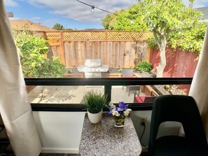 Property grounds - Backyard Glamping in Camper RV (Castro Valley)
