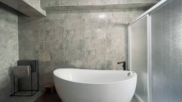 Family Apartment | Bathroom | Separate bathtub and shower, hydromassage showerhead, free toiletries