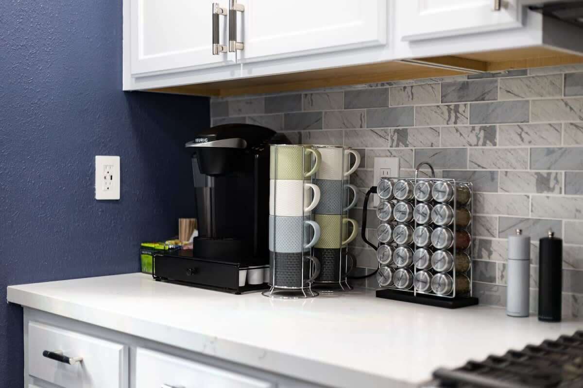 Cafetera/tetera, refrigerador, microondas, horno