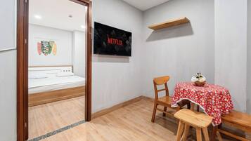 1 bedroom, iron/ironing board, WiFi