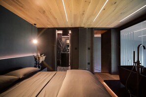 Unclassified image, 5 of 43, button