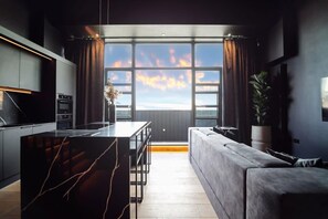 Unclassified image, 2 of 43, button