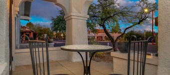 Charmer / Sleep 3 / 1 BR 1 BA / 3 Blocks from U of A