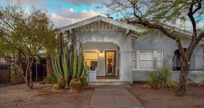 Charmer / Sleep 3 / 1 BR 1 BA / 3 Blocks from U of A