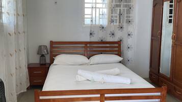 3 Schlafzimmer, BĂŒgeleisen/BĂŒgelbrett, kostenloses WLAN, BettwĂ€sche