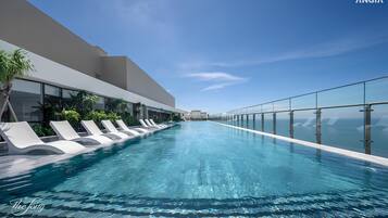 2 outdoor pools
