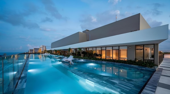 2 udendørs pools