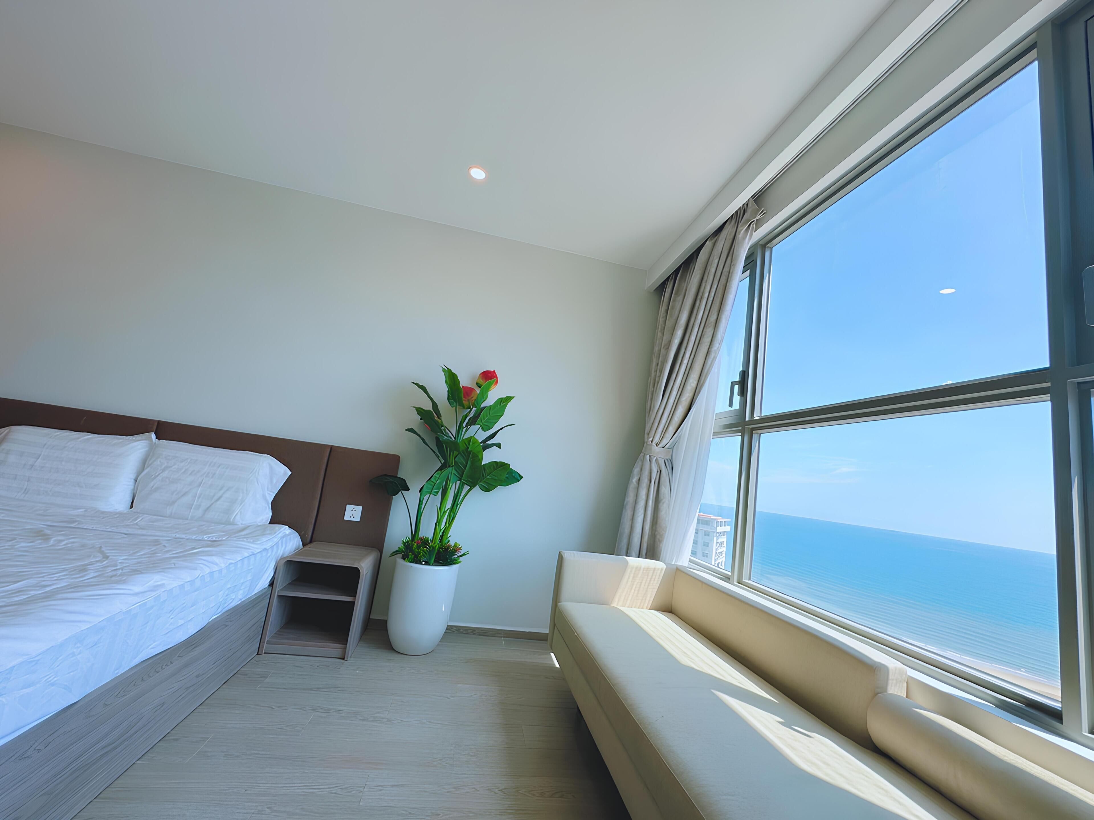 Departamento de lujo, 3 habitaciones, tina, vista al mar | Ropa de cama de alta calidad, camas con efecto memoria y minibar 