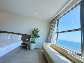 Luxury Apartment, 3 Bedrooms, Bathtub, Sea View | Premium bedding, memory foam beds, minibar, individually furnished