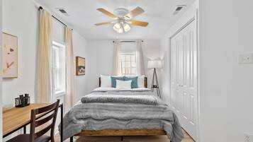 1 bedroom, desk, iron/ironing board, free WiFi