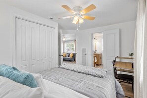 1 habitación, escritorio, tabla de planchar con plancha y wifi gratis 