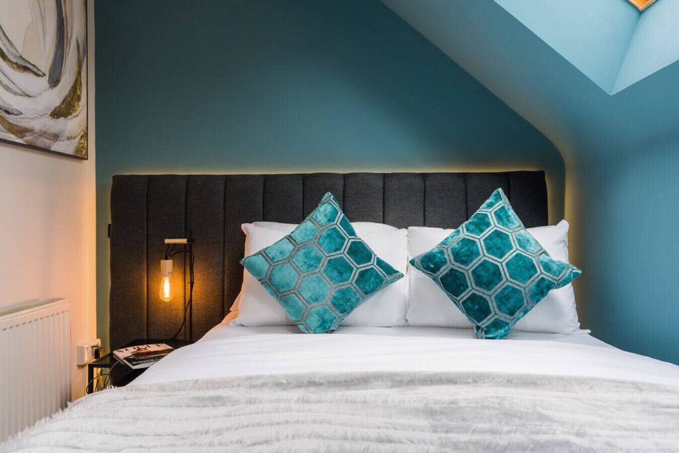 2 bedrooms, desk, iron/ironing board, WiFi