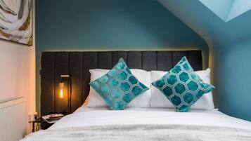 2 bedrooms, desk, iron/ironing board, WiFi