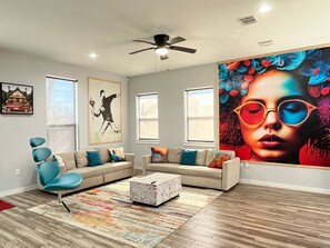 Smart TV, fireplace - HGTV’s House Hunters Dream: 4BR with Poker Table and Firepit (Dallas)