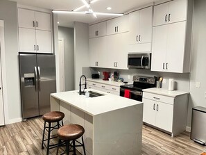 Fridge, microwave, oven, stovetop - HGTV’s House Hunters Dream: 4BR with Poker Table and Firepit (Dallas)