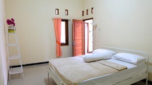 Family House | 4 bedrooms, premium bedding, blackout drapes, rollaway beds - Alesya Homestay Syariah (Yogyakarta)
