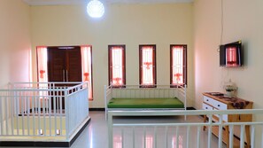 Family House | Living area | 24-inch LED TV with digital channels - Alesya Homestay Syariah (Yogyakarta)