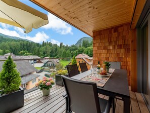 Outdoor dining - Exclusive top floor apartment in Mauterndorf (Mauterndorf)