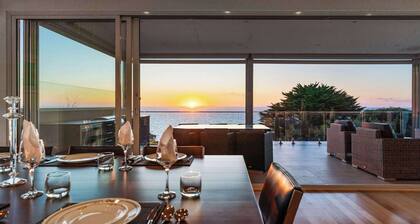 Hillside Luxe | Spa & Bay Views