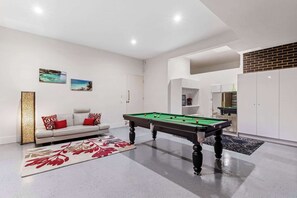 Games room - Hillside Luxe | Spa & Bay Views (Mount Martha)
