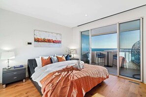 5 bedrooms, desk, iron/ironing board, WiFi