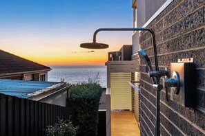 Property grounds - Hillside Luxe | Spa & Bay Views (Mount Martha)