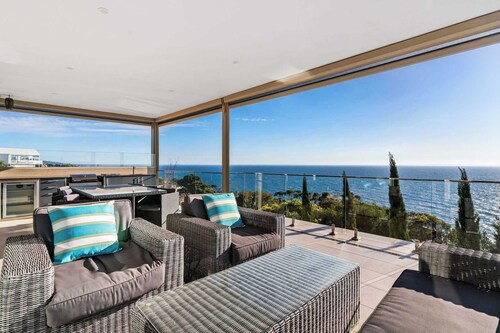 Hillside Luxe | Spa & Bay Views