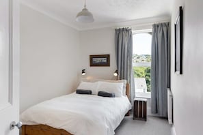 4 habitaciones, tabla de planchar con plancha, cuna de viaje y wifi 