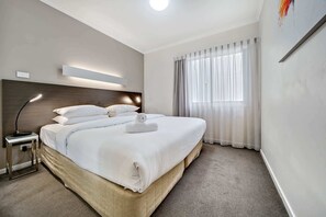 2 habitaciones, escritorio, tabla de planchar con plancha y wifi 