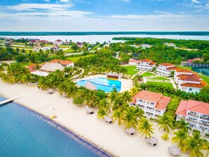 Exterior - Villa Castello, Private, Amenities, Walk to Beach (Placencia)