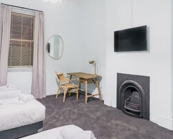 Family Double Room | Free WiFi, bed sheets