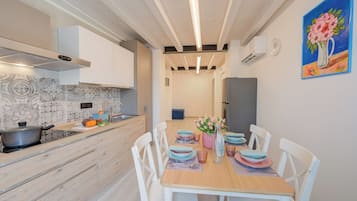 Standardlejlighed - flere soveværelser (Tulipano Apt - Palazzo Palermo 1817) | Privat køkken | Køleskab, mikrobølgeovn, kogeplade, opvaskemaskine