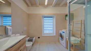 Standard Apartment, Multiple Bedrooms (Tulipano Apt - Palazzo Palermo 1817) | Bathroom