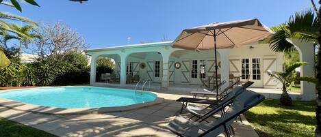 حمّام سباحة خارجي