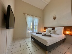 3 chambres, coffres-forts dans les chambres, bureau