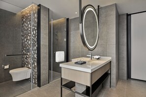 Een minibar, een kluis op de kamer, individueel gedecoreerd