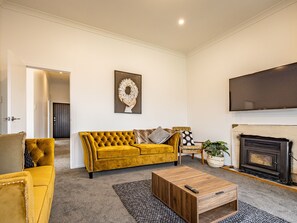 TV - Rata Retreat - Ohakune Holiday Home (Ohakune)