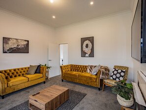 TV - Rata Retreat - Ohakune Holiday Home (Ohakune)