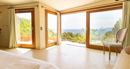 Vue imprenable sur la mer avec piscine privée