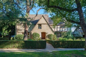 Exterior - Charming Pasadena Pre-war Gem (Pasadena)