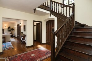 Interior - Charming Pasadena Pre-war Gem (Pasadena)