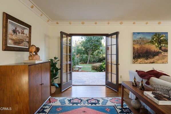 Interior - Charming Pasadena Pre-war Gem (Pasadena)