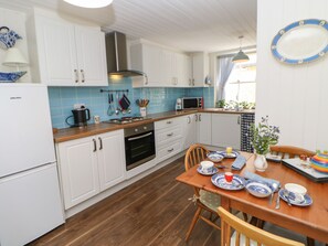 Dishwasher, cookware/dishes/utensils