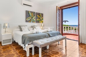 5 bedrooms, iron/ironing board, WiFi, bed sheets