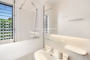 Combined shower/tub, hair dryer, towels, toilet paper