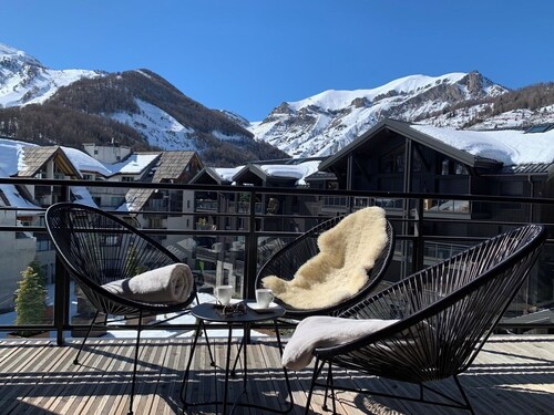 The Nánshān under-roof chalet: spacious, bright and ideally located in Auron.