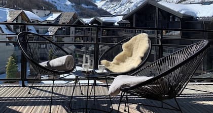 The Nánshān under-roof chalet: spacious, bright and ideally located in Auron.
